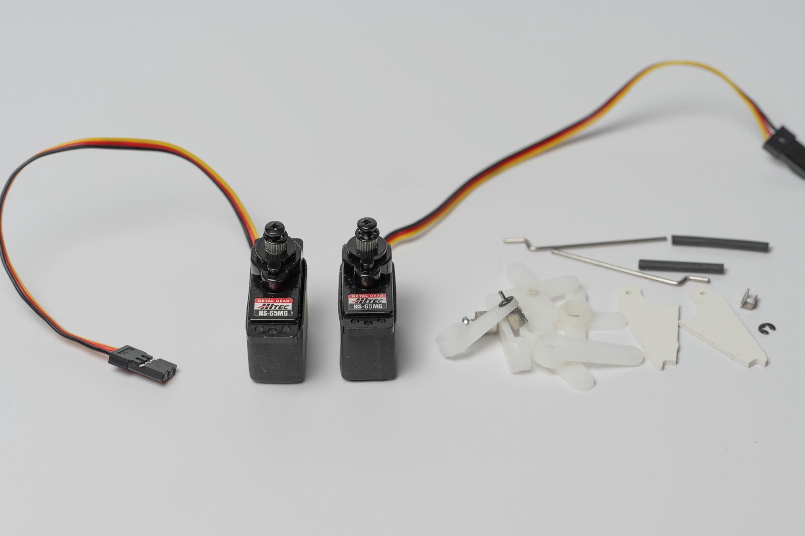Hitec HS-65MG Servos Hitec HS-65MG Servos